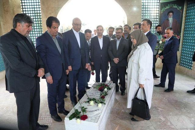 معاون رئیس‌جمهور به شهدای استان کرمانشاه ادای احترام کرد