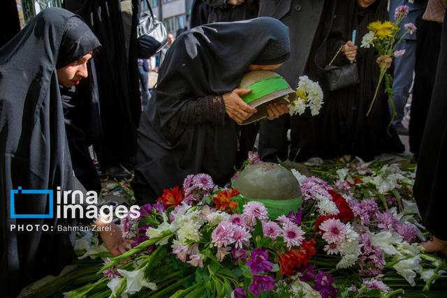 خاکسپاری پیکر مطهر یک شهید گمنام در شرکت گاز استان کرمانشاه