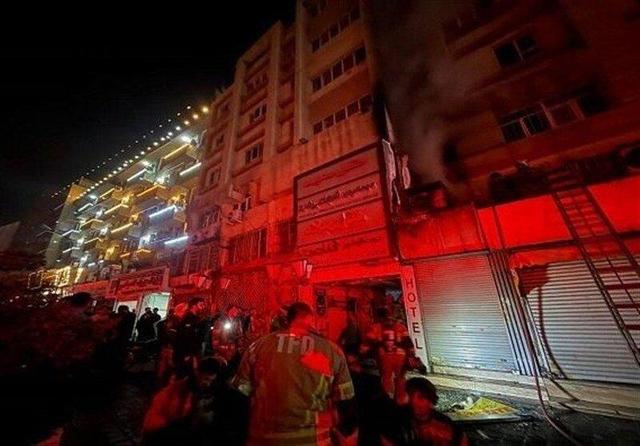 آتشسوزی یک مسافرخانه در خیابان سعدی/ ۷۰ نفر نجات یافتند