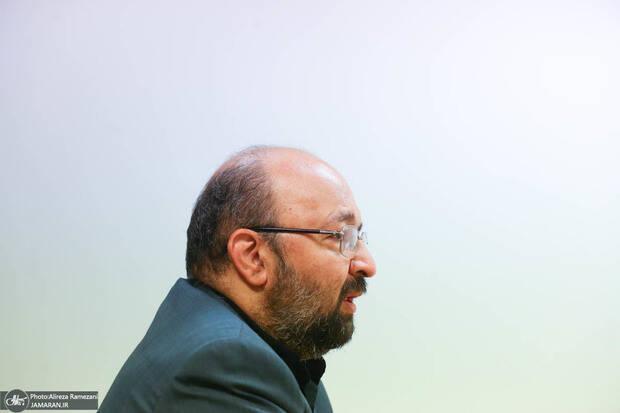 سلب مسئولیت از خود بعد از پوست موز گذاشتن زیر پای دولت