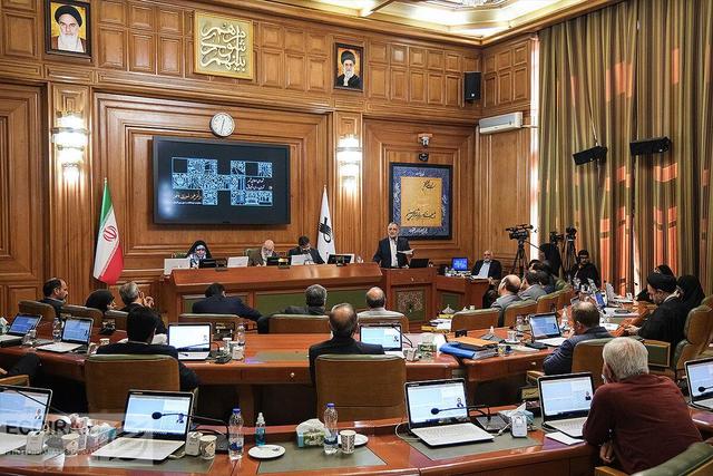 ببینید | انتقاد عضو شورای شهر تهران از عملکرد زاکانی: اگر شهرداری را اصولی اداره می‌کرد، وضعیت تهران ...