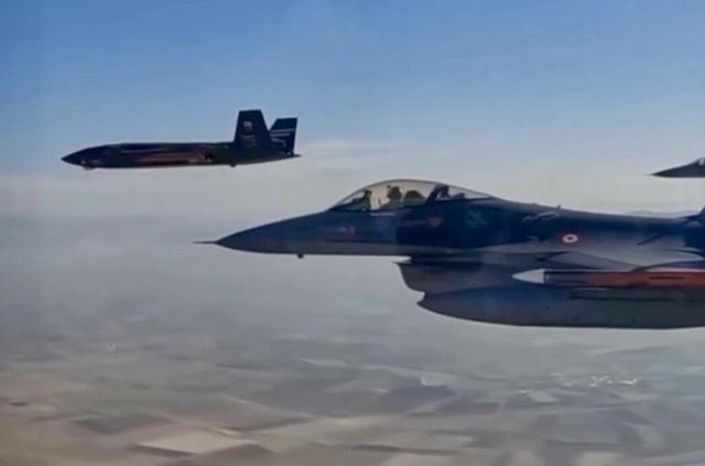 اولین پهپاد جهان وارد «نبرد هوایی» شد؛ تاریخ سازی با شلیک موشک هوا به هوا را ببینید