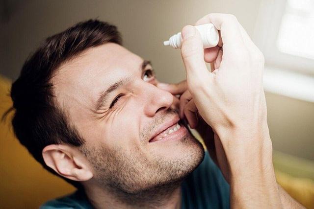 آب مروارید از تبعات آلودگی هواست/ در هوای آلوده از اشک مصنوعی استفاده کنید