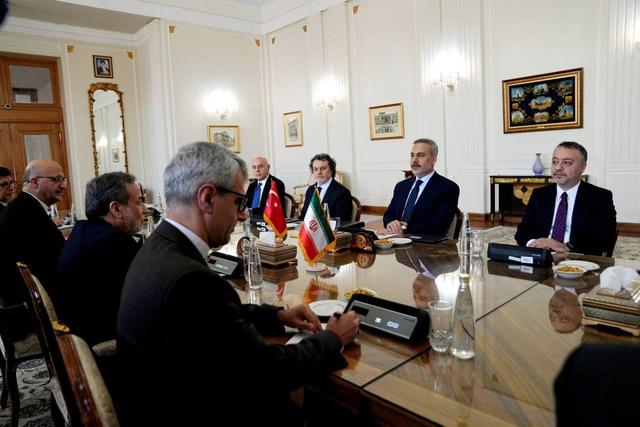 تاکید وزرای خارجه ایران و ترکیه بر عزم دو کشور برای توسعه مناسبات