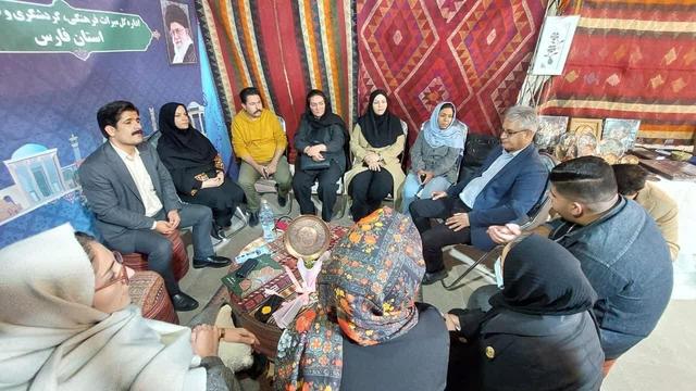 نشستهای تخصصی صنایع دستی استان فارس در نمایشگاه دستاوردهای پژوهش و فناوری برگزار شد