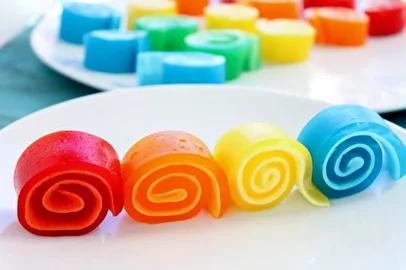 طرز تهیه ژله رولی با بستنی/ دستور ساده برای دسری مجلسی و خوشطعم