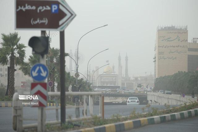 وضعیت هوای قم در شرایط ناسالم برای گروه‌های حساس قرار دارد 