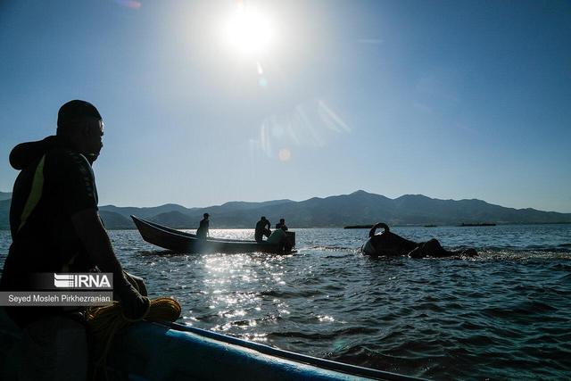نجات چهار مرزنشین از غرق شدن در آبهای بندرعباس