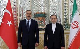 عراقچی درباره دیدار با فیدان: درباره موضوعات هسته‌ای، تحریم‌ها و اسنپ‌بک رایزنی کردیم/ بحث طولانی درباره منطقه داشتیم/ بر آمادگی تهران برای تمدید قرارداد گازی با ترکیه تأکید شد/ موضع ایران حمایت از ثبات در قفقاز با مشارکت کشور‌های منطقه و پرهیز از مداخلات فرامنطقه‌ای است