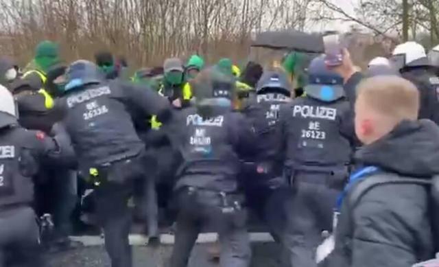 فیلم/ درگیری پلیس آلمان با تظاهرکنندگان