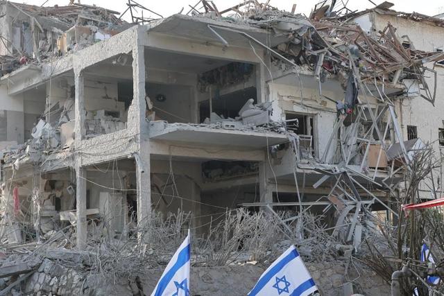 هزاران خانواده آسیب‌دیده اسرائیلی از حملات ایران همچنان سرگردان