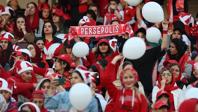 دربی اراک با ۱۶۰۰ تماشاگر زن؛ ۸۶۰۰ نفر سهمیه کل تماشاگران پرسپولیس و استقلال!