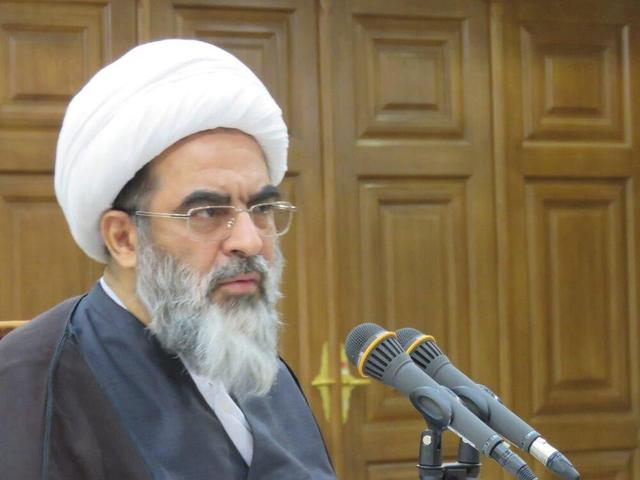 استاد حوزه: تمسک به قرآن را باید در صحنه جامعه شاهد باشیم