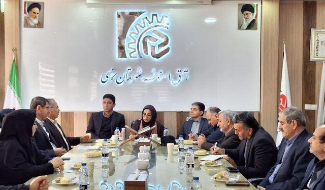 رئیس مرکز ملی فرش ایران: فرش خوی در بازار فروش برندسازی شود