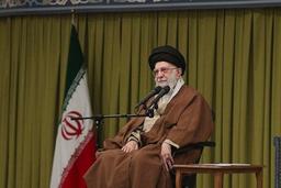 تسلیت رهبر انقلاب به سقاب اصفهانی درپی درگذشت همسرش