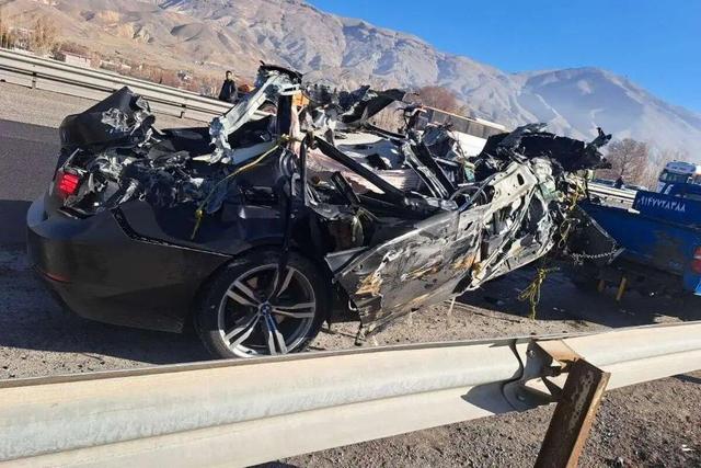 ببینید | حادثه عجیب در مشهد بخاطر عدم کنترل خودرو توسط راننده