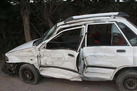 ببینید | تصاویر دلخراش از برخورد شدید و عجیب یک موتورسوار با پراید پارک شده در مشهد / حاوی تصاویر ناراحت‌کننده