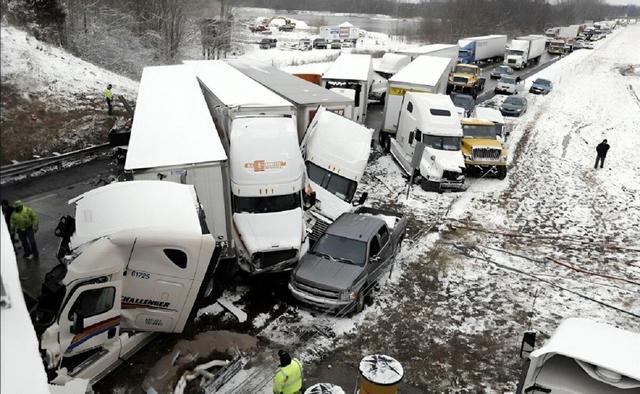 ببینید | تصادف زنجیره‌ای بر اثر کولاک در آمریکا