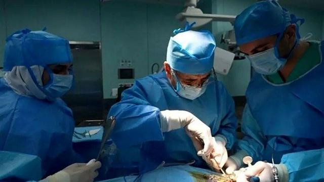 چه کسانی می‌توانند معده خود را بوتاکس کنند؟ + ویدئو