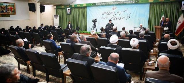 دولت به تنهایی مسئول حل همه مشکلات نیست