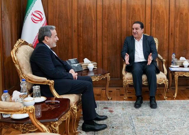 دیدار و گفتگوی استاندار ایلام با عراقچی