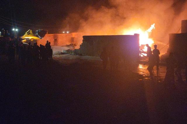 آتش‌سوزی در بندر گروک شهرستان سیریک خسارت ۱۰میلیاردی برجای گذاشت