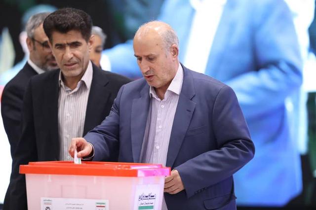 تاج: ورزشگاه‌ها به باشگاه‌های توانمند واگذار می‌شوند