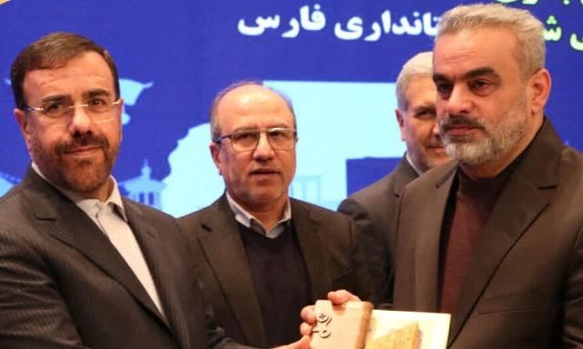 تقدیر از رئیس سازمان مدیریت و برنامه‌ریزی فارس به عنوان حامی برتر پژوهش و فناوری