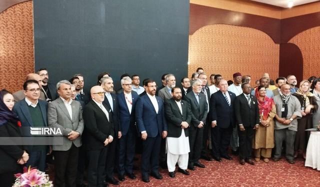 پایان نشست بین المللی همکاری‌های سینمایی با عکس یادگاری مقامات ۲۳ کشور