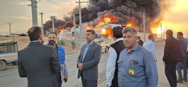 سه واحد تولیدی اشکذر یزد در آتش سوختند + فیلم