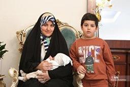 تولد امیرحسین؛ امیدی که پس از شهادت پدر جوانه زد+ فیلم