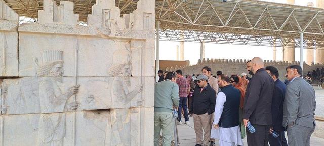 ویدیو| خارجی ها در تختجمشید