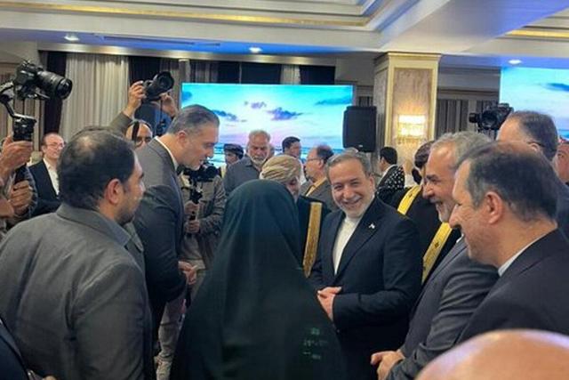 ببینید | حضور عراقچی در مراسم روز ملی عمان