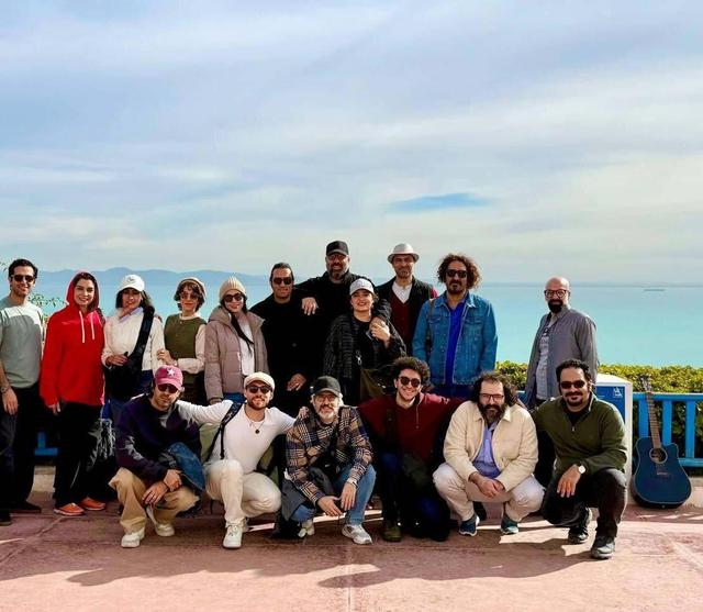 سفر گروهی بازیگران به شمال آفریقا؛ سلفی نرگس محمدی و علی اوجی در سیدی بوسعید تونس | تصاویر