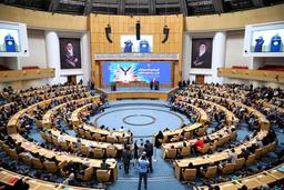 نباید مردم را به خودی و غیرخودی تقسیم کرد/ با کمک مردم ایستادهایم