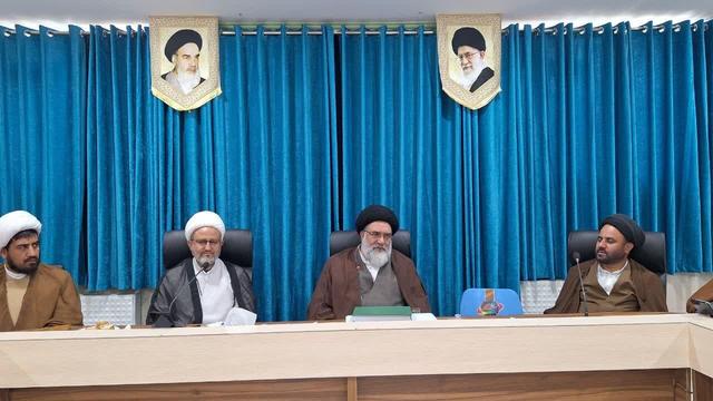 برگزاری نماز جمعه به جامعه عزت می‌دهد