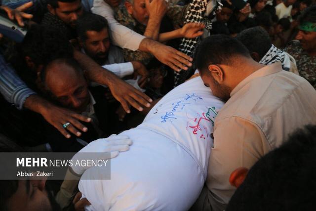 تشییع و خاکسپاری شهید گمنام در میناب