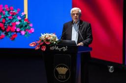 عارف: عملکرد صنعت بیمه آسیب‌شناسی شود/لزوم بازنگری در قوانین بیمه