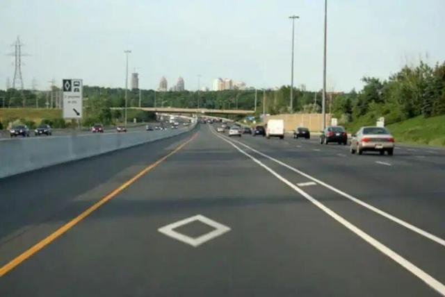 بهره‌برداری از خط ویژه حمل ‌و نقل همگانی در بزرگراه چمران تهران