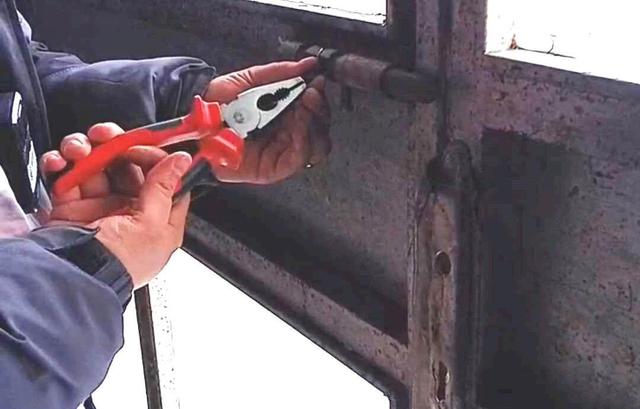 گارگاه غیرمجاز تولید داروهای گیاهی در مشهد کشف و پلمب شد