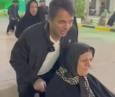 لحظات احساسی حسن رنگرز با مادر ویلچرنشین‌اش در بین‌الحرمین