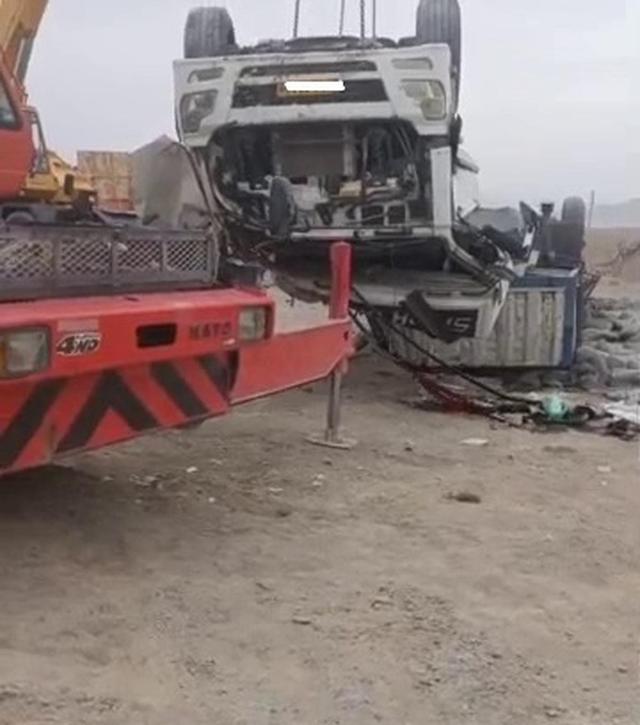 یک کشته در واژگونی تریلی در پایانه مرزی ماهیرود شهرستان سربیشه