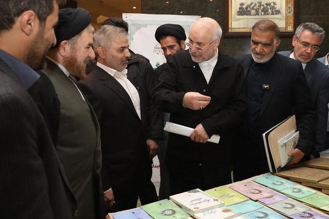 بازدید دکتر قالیباف از نمایشگاه کتب نمایندگان ادوار