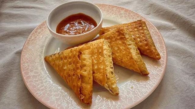 کالری یک عدد سمبوسه چقدر است؟