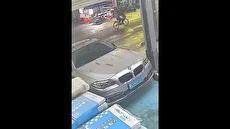 لحظه حساس نجات خودروی BMW از له شدن در تعمیرگاه (فیلم)