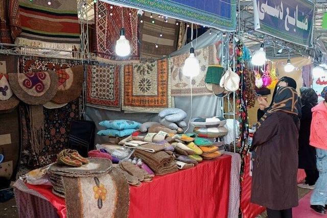 نمایشگاه سوغات هشتگرد تا شب یلدا برپا است