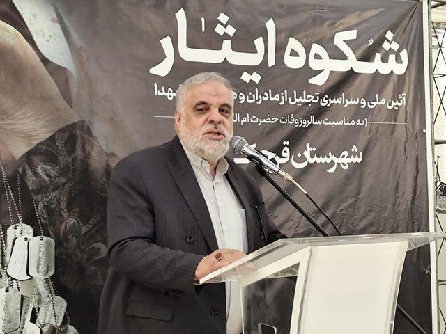 شفاعت شهدا تا ۷۰ هزار نفر را دربرمی‌گیرد/ نوکری خانواده‌های شهدا افتخار ماست