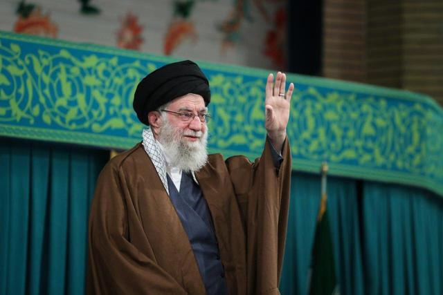 ببینید | رهبر انقلاب: مهم‌ترین حق و نیاز زن در خانه، محبت همسر است