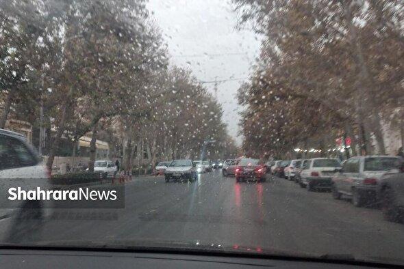 ویدئو | نخستین باران پاییزی در مشهد (۱۲ آذرماه ۱۴۰۴)