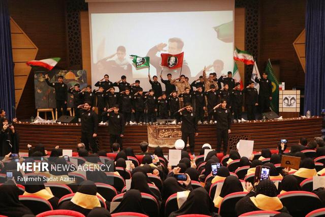 آیین تجلیل از مادران و همسران شهدای قمی برگزار شد